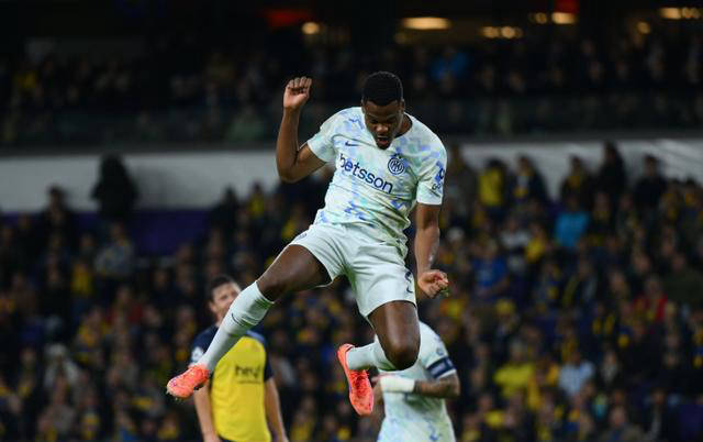 违约金仅2500万欧！巴萨盯上国米强力右翼：曾独造5球淘汰豪门